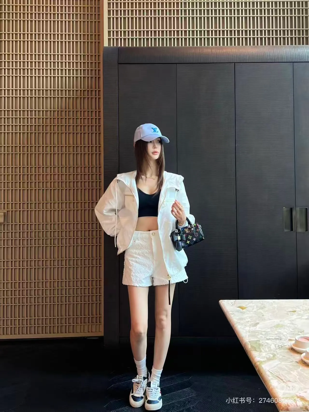 Louis Vuitton/ White